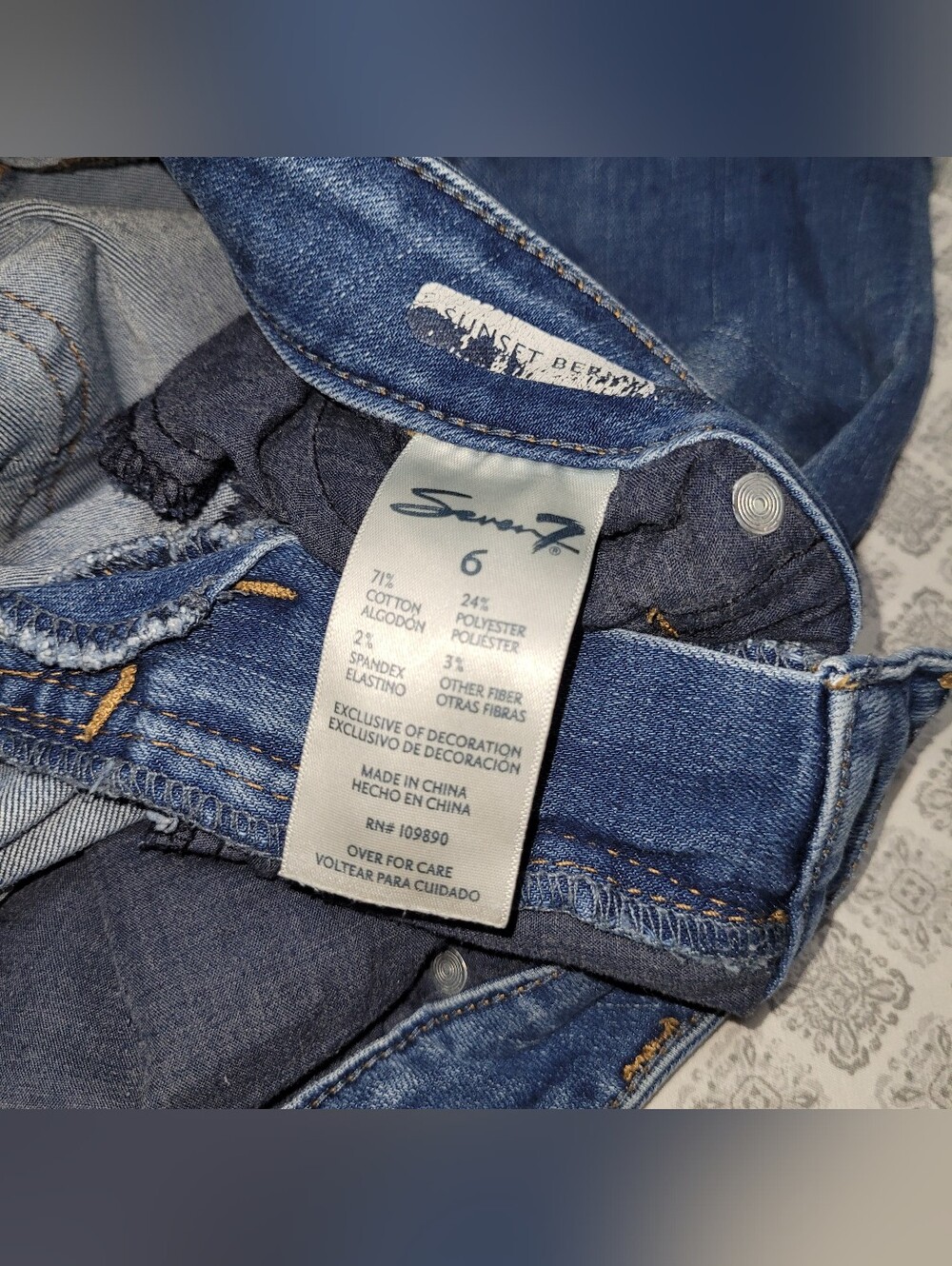 Seven7, Womens Size 6 Blue Denim Frayed Hem Shorts - Picture 3 of 8